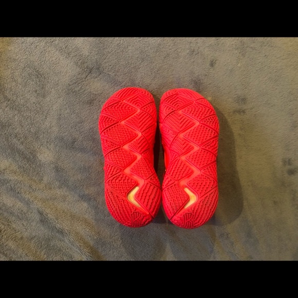 VNDS Nike Kyrie 4 Red Carpet Size 9 943806-602 (No Box) - Picture 5 of 7